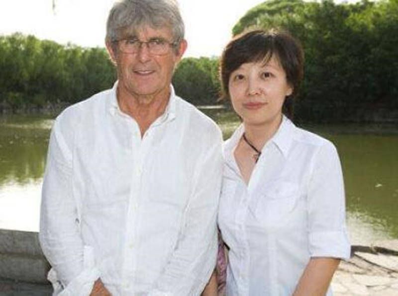 美女脱了内裤喂我喝尿视频